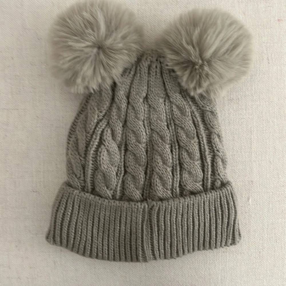 UGG Double pom-pom beanie hat for baby - Picture 2 of 5